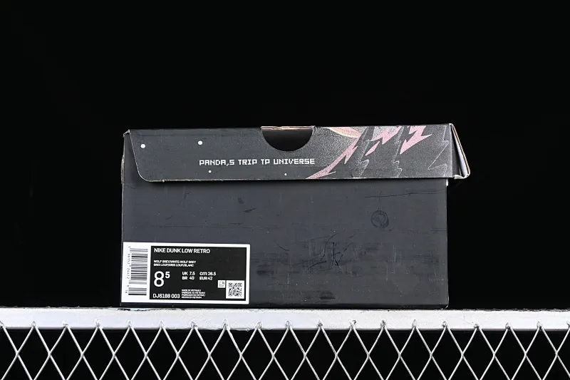 All Categories Nk SB Dunk Series Nk SB Dunk Low Low-top sneakers Nk Dunk Low Retro Panda Prank Space Exploration Star Trek Customized version of deconstructed straps retro distressed Panda low-top sneakers DJ6188-003